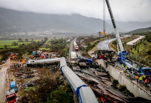 Δημήτρης Καμπουράκης: «Εντάξει, να φύγουνε. Και μετά;» - «Θα δούμε» η απάντηση από την αντιπολίτευση, όμως το «θα δούμε» δεν κυβερνά μια χώρα