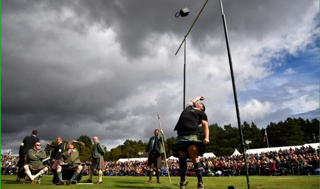 Ένας αθλητής ενός από τα παραδοσιακά αγωνίσματα του Braemar Gathering που διεξάγεται εδώ και 900 χρόνια στη Σκωτία - Picture: JEFF MITCHELL/ Getty Images 