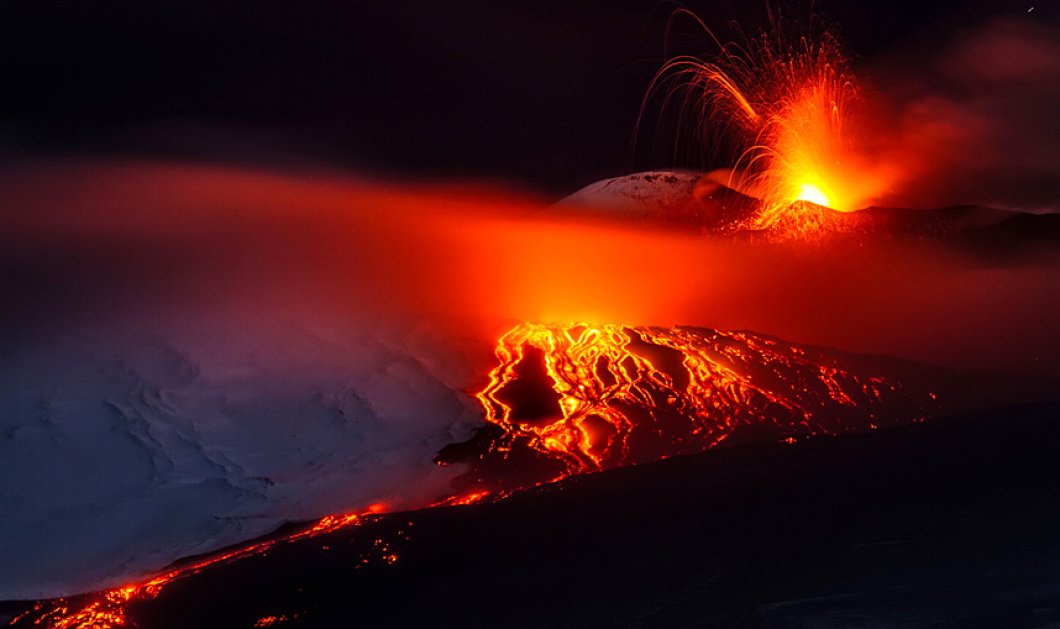 2/2/2015 - Eκπληκτικό στιγμιότυπο από το ηφαίστειο της Αίτνας με την λάβα να δημιουργεί ένα εντυπωσιακό θέαμα - Picture: Demotix