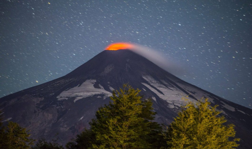 25/03/2015 - Εκπληκτική φωτό με το ηφαίστειο Villarrica να... βρυχάται! Picture: EPA/FRANCISCO NEGRONI