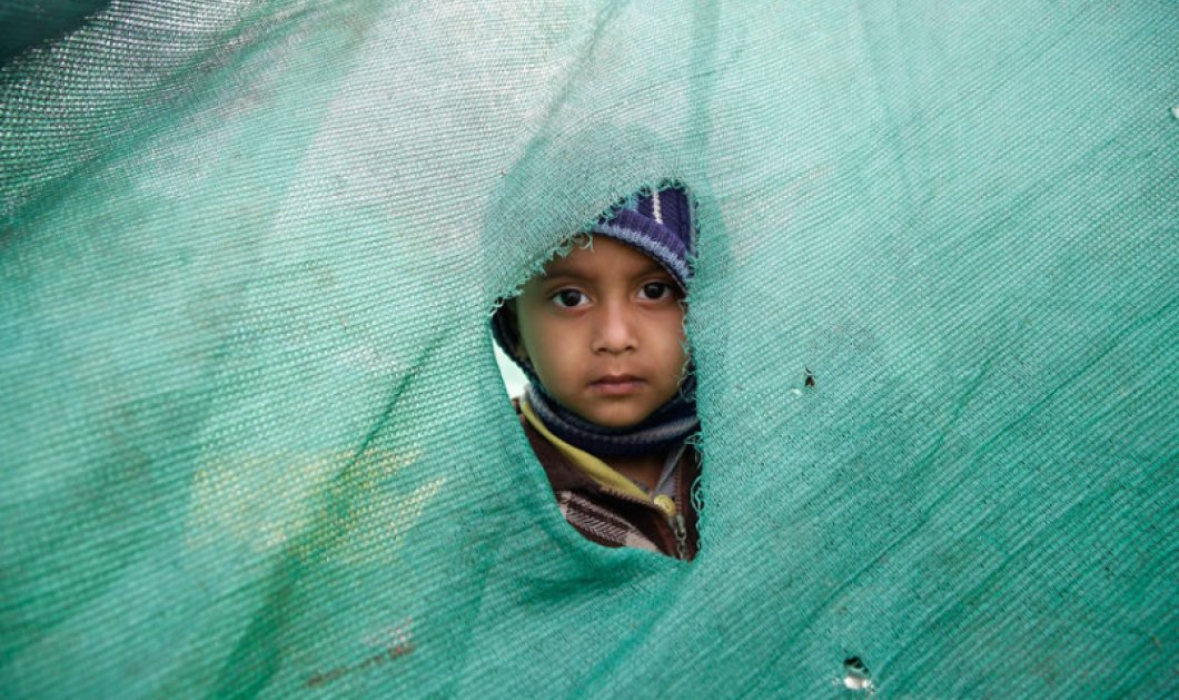 4/5/2015 - Το πρόσωπο αυτού του θλιμμένου παιδιού στο Κατμαντού κάνει τον γύρο του κόσμου - Picture: EPA/NARENDRA SHRESTHA