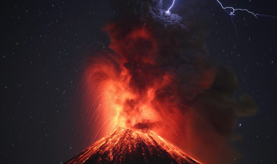 Εκπληκτικό στιγμιότυπο από την έκρηξη του ηφαιστείου Colima στο Μεξικό - Picture: Ulises Ruiz Basurto/EPA
