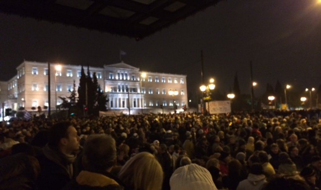 11/2/15: Ενόψει Eurogroup 10.000 Έλληνες πολίτες διαμαρτυρήθηκαν ειρηνικά στην πλατεία Συντάγματος κατά της λιτότητας - Φωτό: Ειρήνη Νικολοπούλου