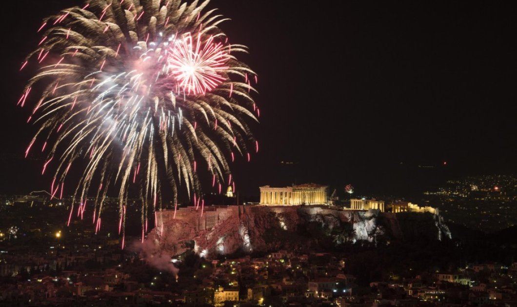 Η Αθήνα γιορτάζει την έλευση του 2017! Φωτό: Andrea Bonetti / SOOC