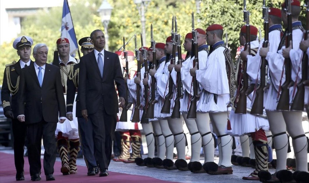 Ο Μπ. Ομπάμα με τον Π. Παυλόπουλο, κατά την άφιξη του στο Προεδρικό Μέγαρο - REUTERS / ALKIS KONSTANTINIDIS