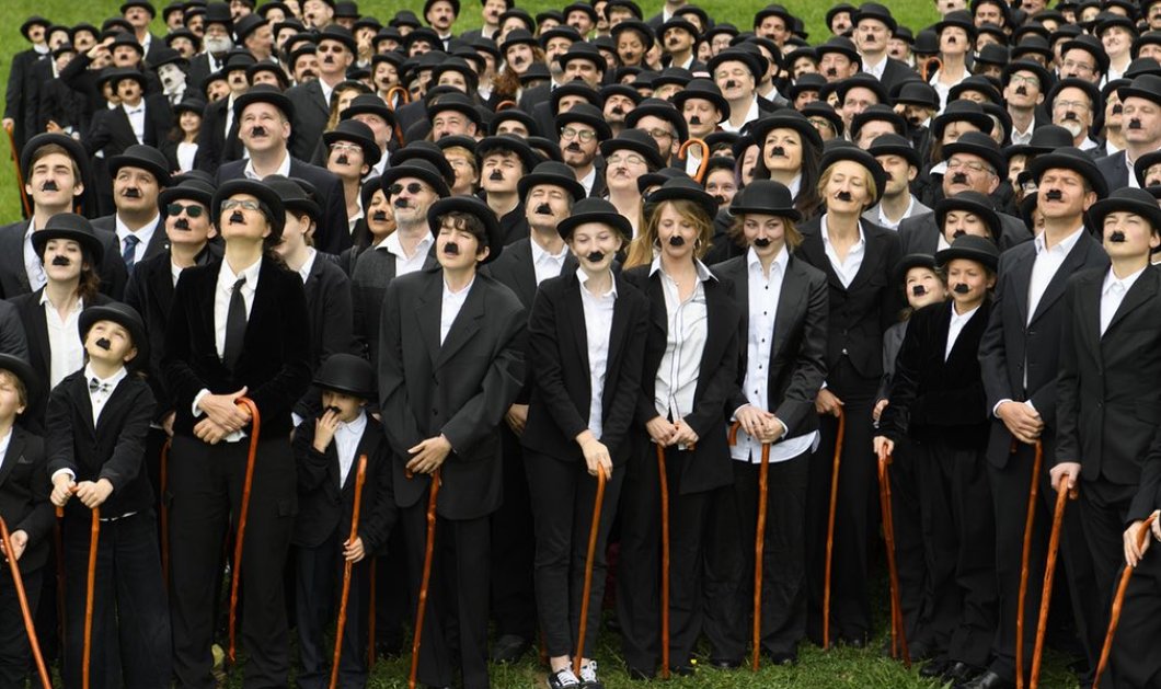 662 άνθρωποι μεταμφιέζονται προς τιμή του Charlie Chaplin και κάνουν παγκόσμιο ρεκόρ! Picture: Laurent Gillieron/AP