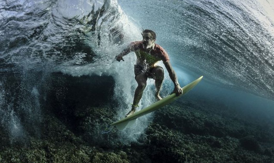 O διάσημος surfer Donavon Frankenreiter γίνεται ένα με τα κύματα στα νησιά Φίτζι – Φωτογραφία: Rodney Bursiel /National Geographic Your Shot