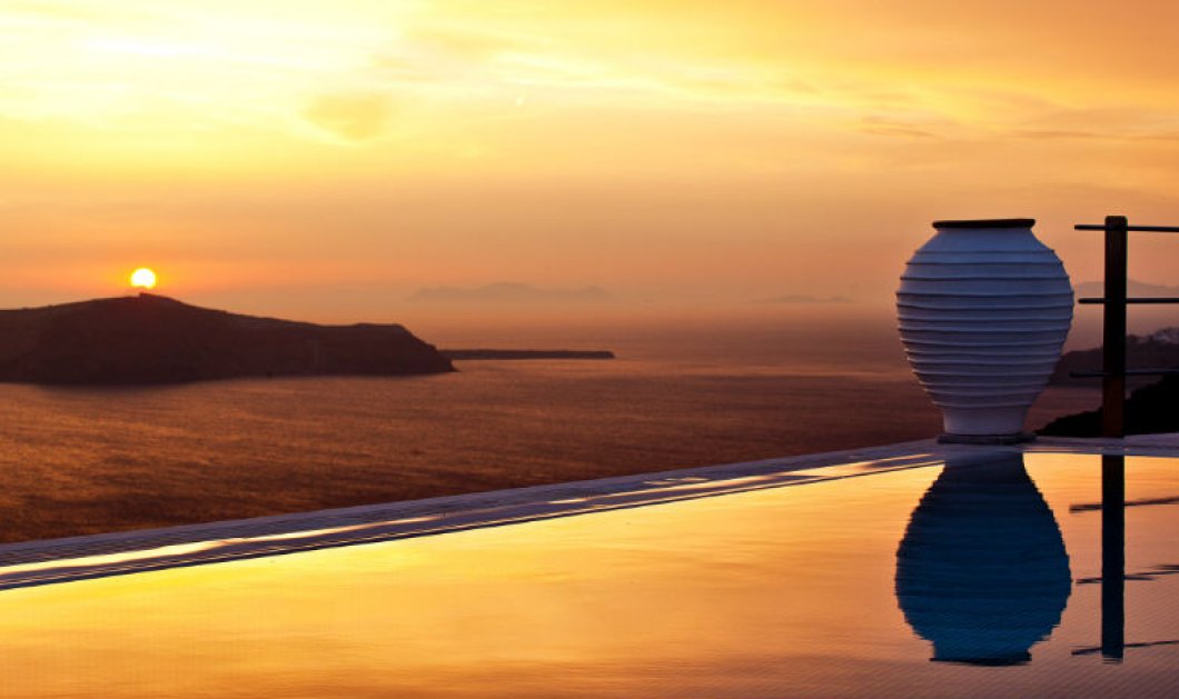 Το πιο όμορφο ηλιοβασίλεμα της Ελλάδας στο νησί της Σαντορίνης - Φωτογραφία ημέρας από τον Χρήστο Δράζο