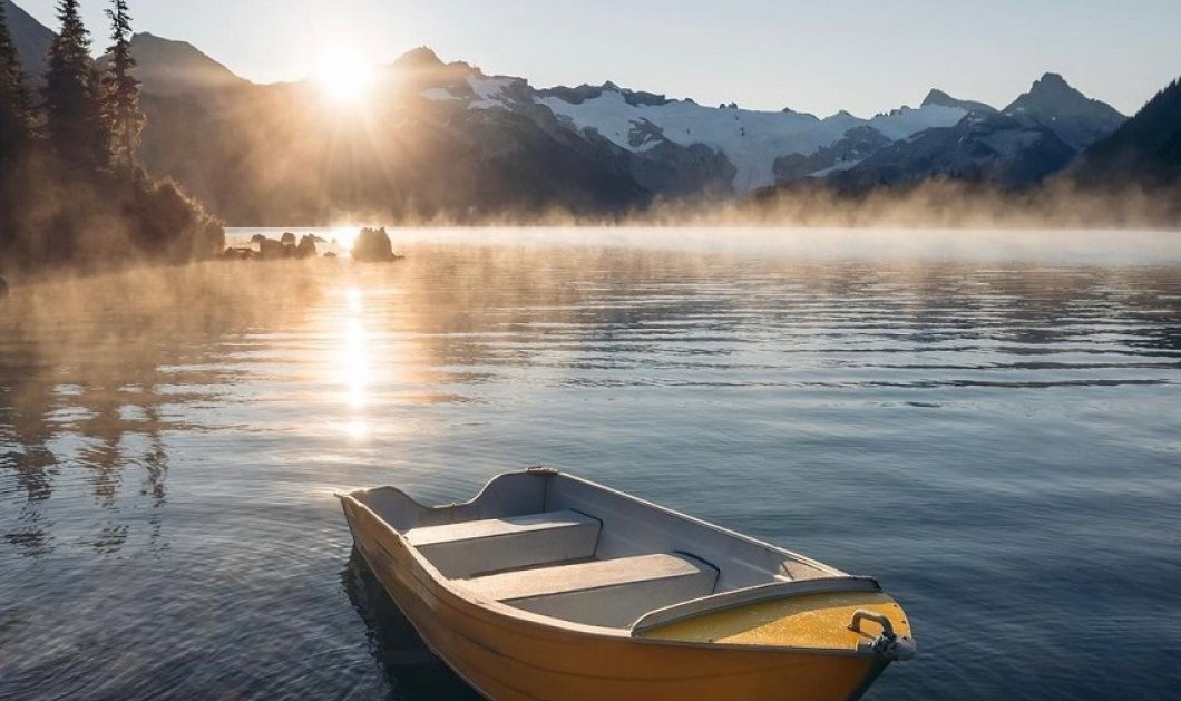 Φωτό ημέρας το ξημέρωμα στην λίμνη Garibaldi του Καναδά - ηρεμία & γαλήνη στο κλικ του @emmett_sparling
