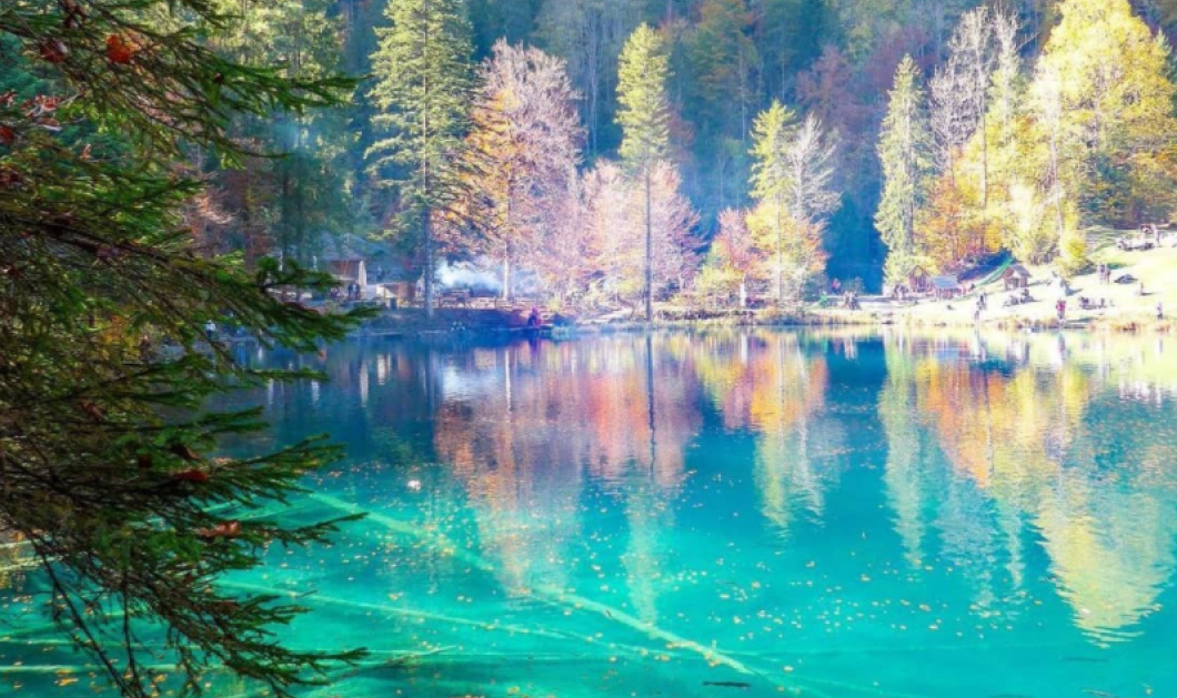 Φτό ημέρας: Όταν η φύση κάνει τα μαγικά της! Νοέμβριος στην λίμνη Blausee της Ελβετίας - κλικ από @katerinakatopis #eirinika
