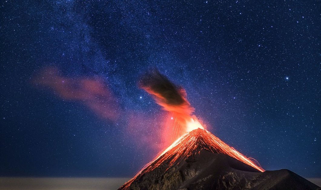 Εντυπωσιακή λήψη του ηφαιστείου Fuego στη Γουατεμάλα που "ξύπνησε" σκορπίζοντας τον θάνατο- ΦΩΤΟ: Albert Dros/ CATERS NEWS AGENCY