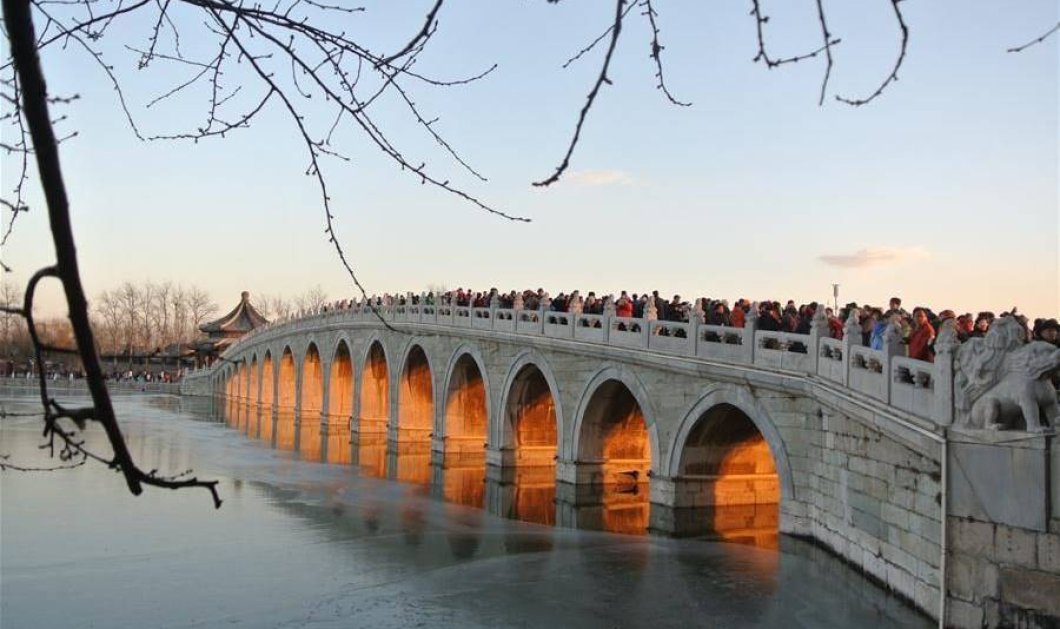 Υπέροχο κλικ από γέφυρα που... λάμπει στο Πεκίνο, σαν φυσικός κρυφός φωτισμός - Φωτογραφία: zhangrui / english.cctv.com