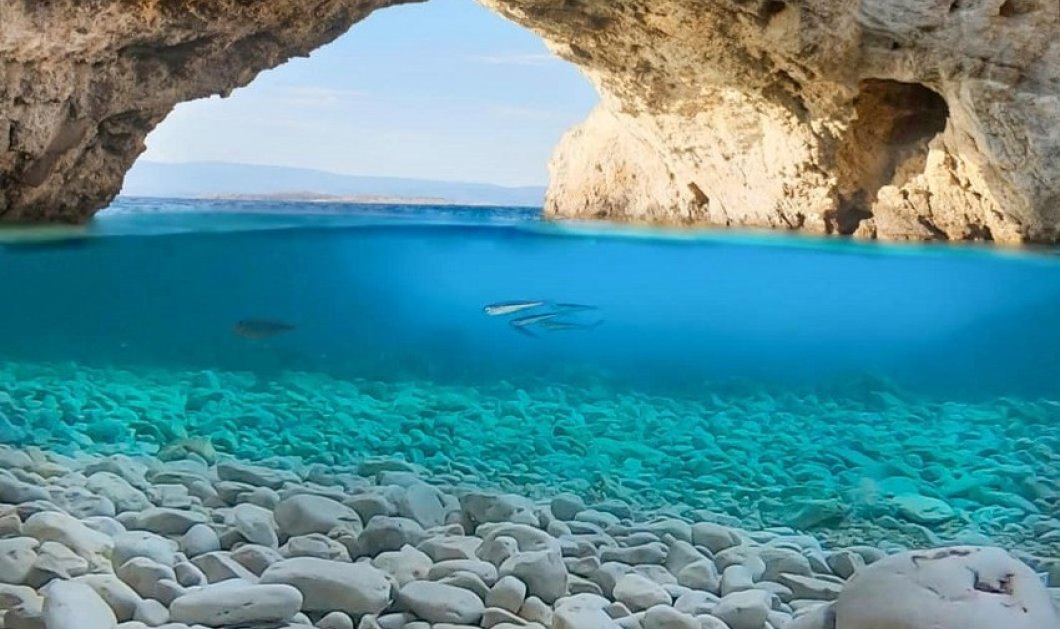 Φωτό ημέρας η Σπηλιά της Φώκιας στον Κορινθιακό: Με το βλέμμα στο καλοκαίρι και τις ομορφιές της Ελλάδας/@giannistsou.1