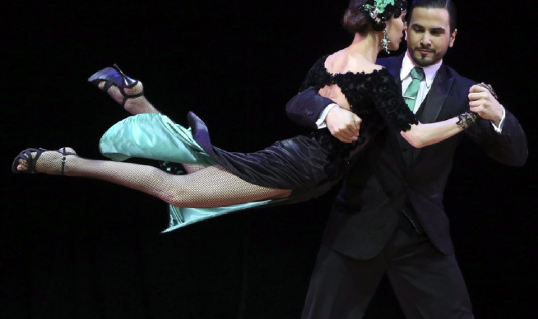 28/8/2015 - Χορευτική φιγούρα από το τανγκό που έδωσε την νίκη στον Ezequiel Jesus Lopez & την Camila στο Tango Dance World Cup 2015 του Μπουένος Άιρες - Picture: EPA/DAVID FERNANDEZ