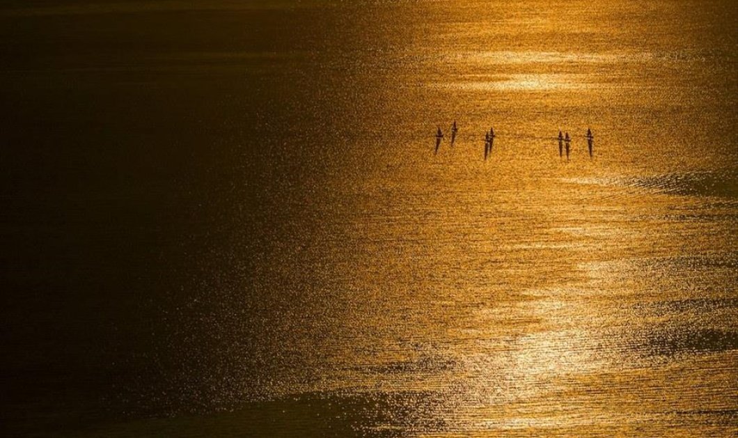 Ηλιοβασίλεμα στη λίμνη της Γενεύης, στην Ελβετία - Φωτογραφία: EPA / JEAN-CHRISTOPHE BOTT