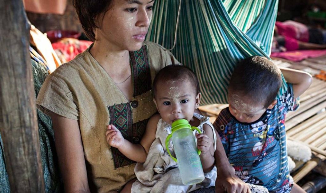 01/12/2014 - Nεαρή μητέρα και τα 2 μωρά της πάσχουν από AIDS - Η φωτό ημέρας την ώρα που τους δίνει γάλα! Photo: Reuters 