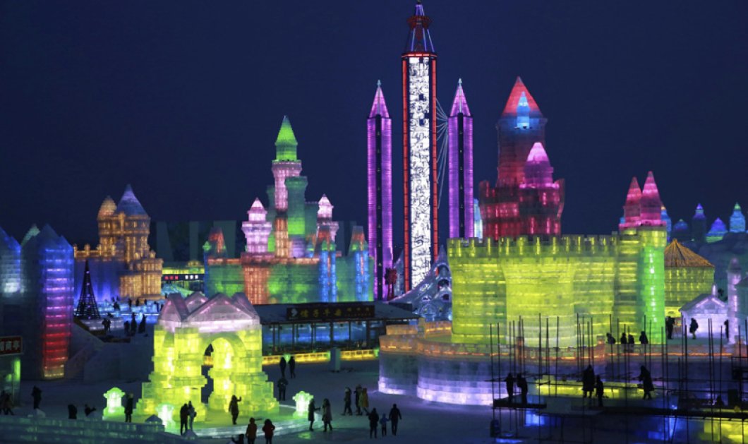 28/12/14: Μια εντυπωσιακή εικόνα από το φαντασμαγορικό Φεστιβάλ Πάγου & Χιονιού στην Κίνα - Πανδαισία χρωμάτων που κόβει την ανάσα!