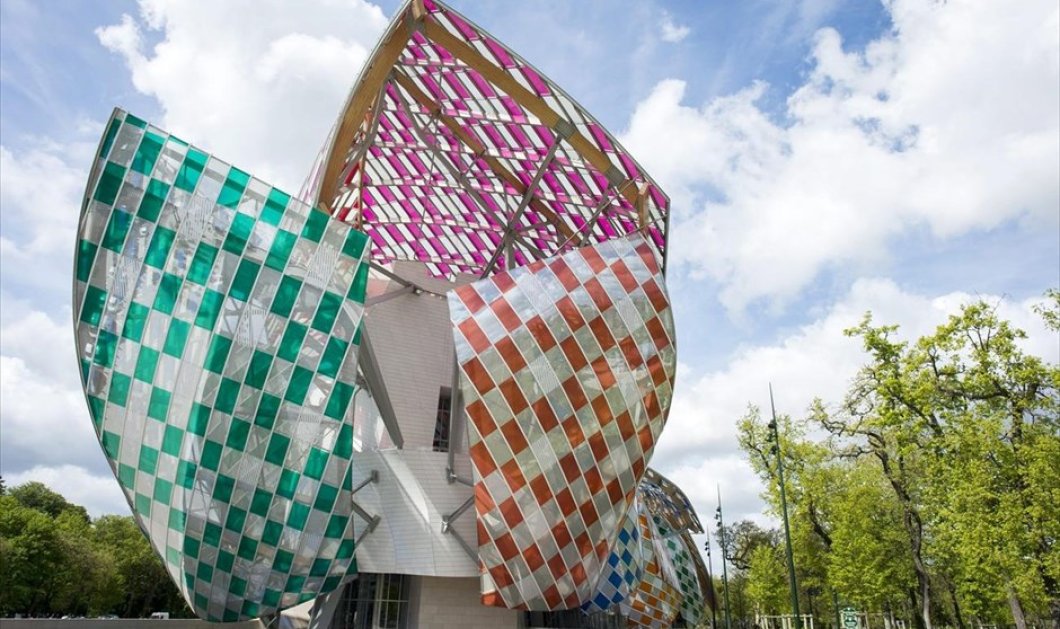 Εκπληκτική φωτό του κτηρίου «Fondation Louis Vuitton» στο Παρίσι - EPA / JEREMY LEMPIN