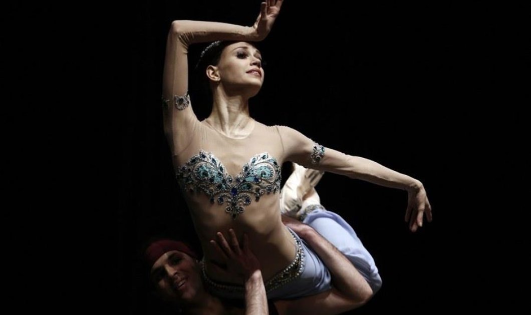 Χορευτές από το μπαλέτο του Κιέβου στο θέατρο Complejo Cultural, στην πόλη Πουέμπλα, στο Μεξικό - Picture:EPA / HUGO ORTUNO 