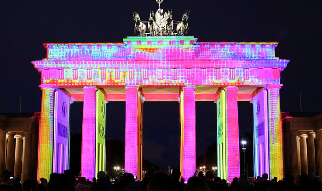 Στιγμιότυπο από τη Γιορτή του Φωτός στην Πύλη του Βρανδεμβούργου - REUTERS