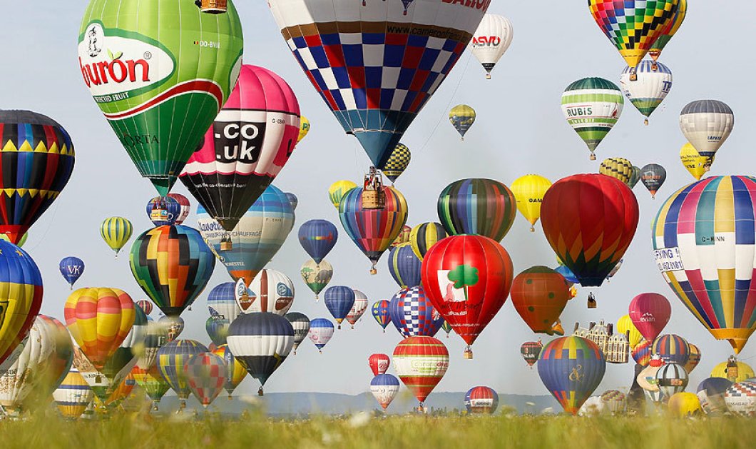 Πολύχρωμα αεροστατικοί Παγκόσμιο Φεστιβάλ  που γίνεται κάθε χρόνο στην Γαλλία