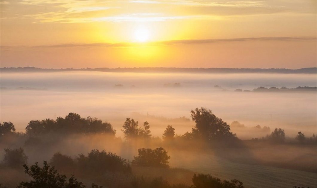Μαγευτική εικόνα η πρωινή ομίχλη στην Ουγγαρία - Φωτογραφία:  EPA / Gyorgy Varga