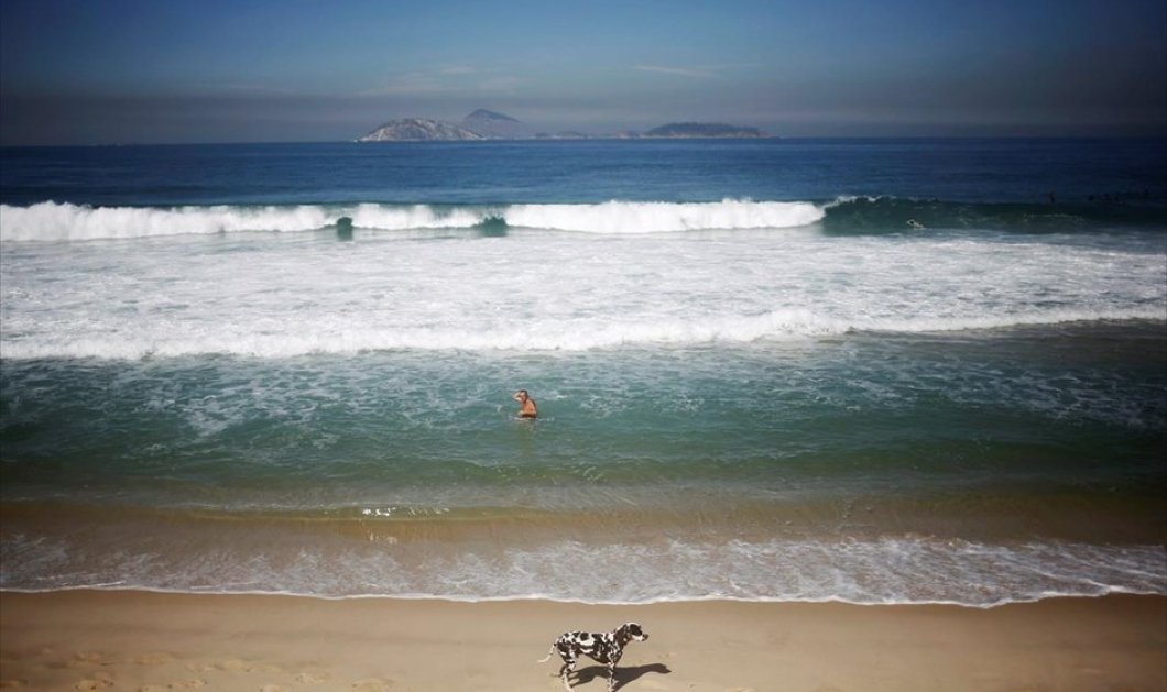 Εκπληκτικό στιγμιότυπο από την παραλία της Ιπανέμα, στο Ρίο ντε Τζανέιρο - REUTERS / NACHO DOCE