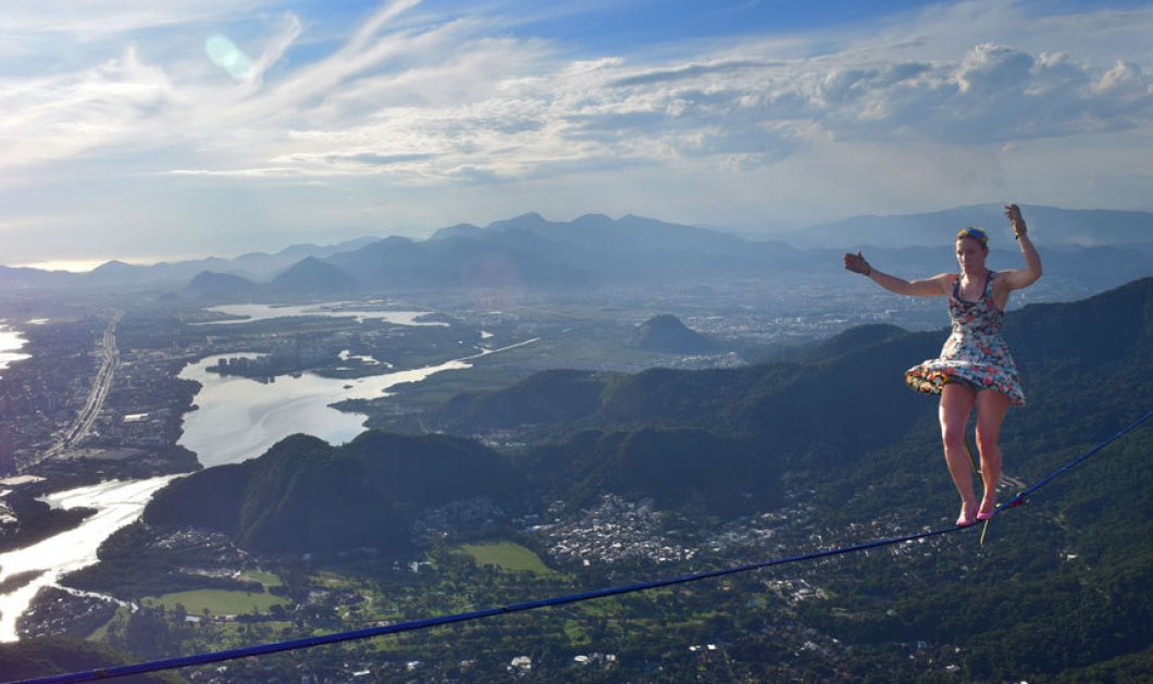 Η θαρραλέα Faith Dickey ακροβατεί στα 840 μέτρα πάνω από το Ριο & κόβει την ανάσα - Picture: REGINALDO GOMES/ CATERS NEWS 