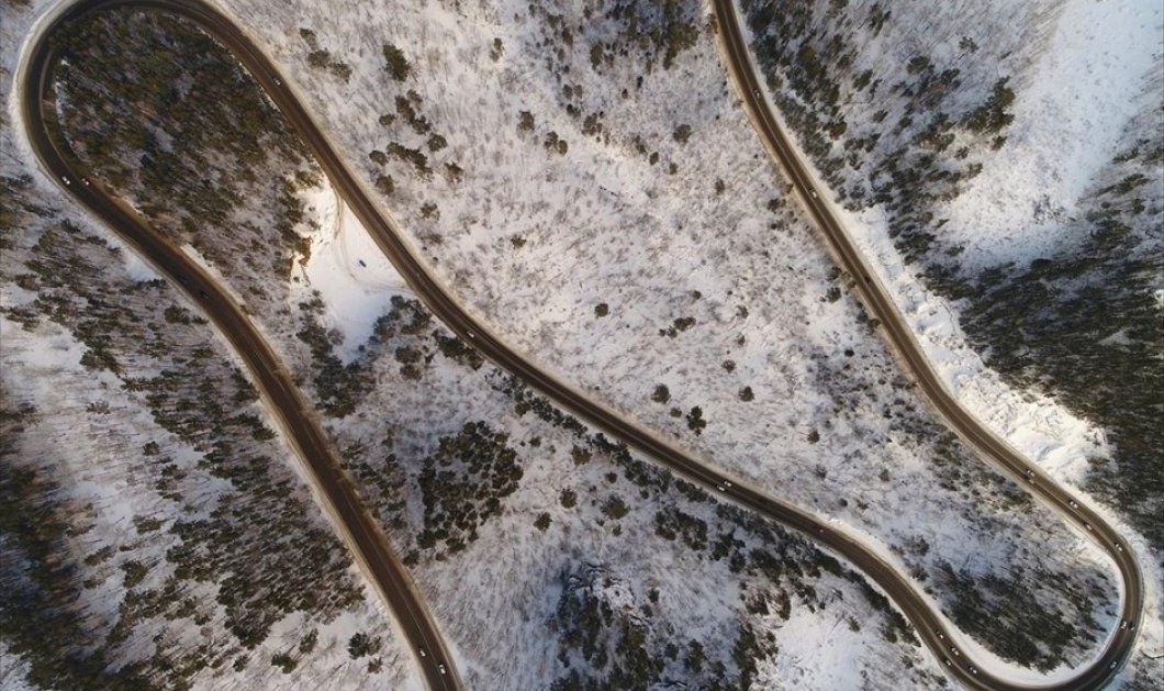 Μαγευτική αεροφωτογραφία από δρόμο στο ολόλευκο Κρασνογιάρσκ της Ρωσίας - Φωτογραφία: REUTERS / ILYA NAYMUSHIN