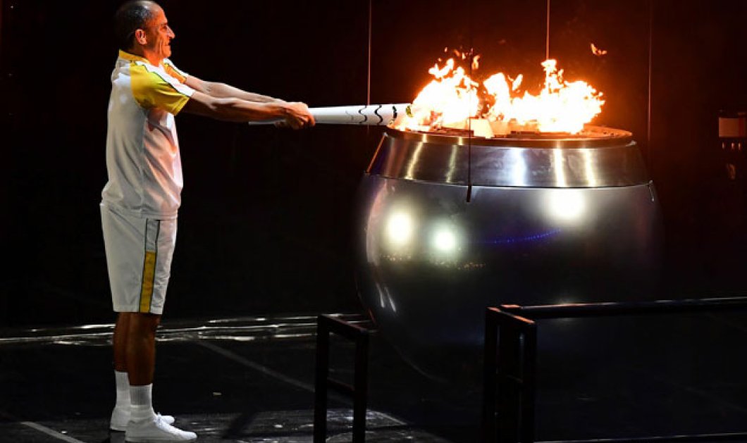 O Vanderlei Cordeiro de Lima ανάβει τον βωμό των Ολυμπιακών Αγώνων του Ρίο στο Μαρακανά - Picture: Emmanuel Dunand/Getty Images
