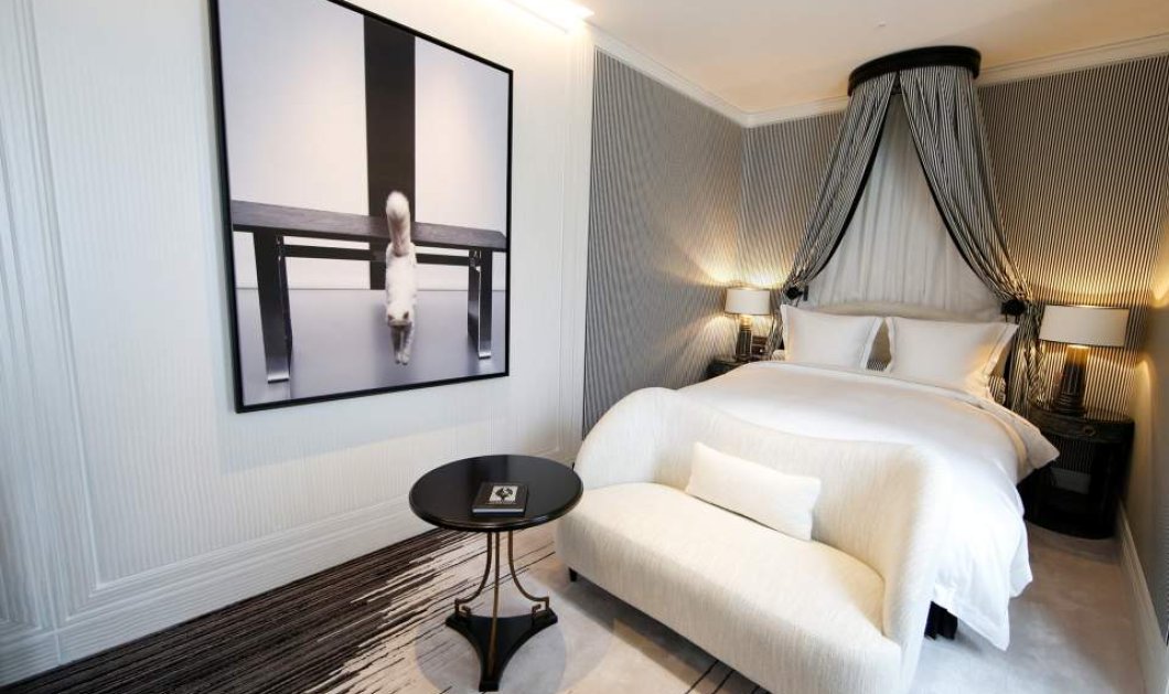 Το δωμάτιο Choupette δια χειρός Karl Lagerfeld σε ξενοδοχείο στο Παρίσι, εμπνευσμένο από την λευκή του γάτα REUTERS/Gonzalo Fuentes 