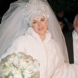 On camera η Celine Dion μιλάει για τον μεγάλο έρωτα της - Η χήρα του René Angélil θυμάται την ημέρα του γάμου της & πόσο βαρύ ήταν το καπελάκι από πετράδια στο κεφάλι της (βίντεο)