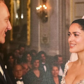 To πιο ακριβό νυφικό στην ιστορία: Το φόρεσε η Σάλμα Χάγιεκ & κοστίζει 400.000 δολ. – Ο γάμος με τον δισεκατομμυριούχο επιχειρηματία Φρανσουά Ανρί Πινό (φωτό)