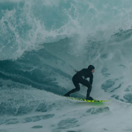 Sebastian Steudtner: Ο Γερμανός surfer που έσπασε το παγκόσμιο ρεκόρ Guinness – «Καβάλησε» κύμα 28 μέτρων (φωτό & βίντεο)