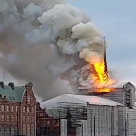 Το παλαιό Χρηματιστήριο της Κοπεγχάγης «έπιασε» φωτιά: «Πονάει η ψυχή μας!» - «Η δική μας Παναγία των Παρισιών», συγκλονισμένοι οι Δανοί (φωτό & βίντεο)