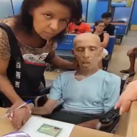 Βραζιλιάνα πήγε με καροτσάκι νεκρό τον θείο της για να υπογράψει δάνειο και να πάρει λεφτά: Σάλος με την ασύλληπτη απάτη – Δείτε βίντεο