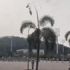 Σοκαριστικό βίντεο: 10 νεκροί από σύγκρουση ελικοπτέρων στον αέρα - Έκαναν πρόβες για στρατιωτική παρέλαση στη Μαλαισία