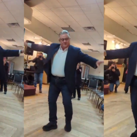 Viral η "βαριά" ζεμπεκιά του Δημήτρη Κουτσούμπα στη Νέα Υόρκη - Χόρεψε το «σαν απόκληρος γυρίζω» του Τσιτσάνη - Δείτε βίντεο