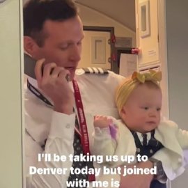 Δείτε το γλυκούτσικο βίντεο: Ο όμορφος πιλότος κάνει αναγγελίες με τη νεογέννητη κόρη του στα χέρια - "Κυρίες & κύριοι σήμερα είμαι ο κυβερνήτης στο πρώτο ταξίδι της κόρης μου"