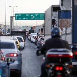 Πάσχα: Ο Δήμος Αθηναίων επιστρέφει τις πινακίδες κυκλοφορίας - Εξαιρούνται όσοι είχαν παρκάρει σε ράμπες αναπήρων 