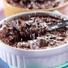 Ντίνα Νικολάου: Ονειρεμένη κρέμα σοκολάτας παγωμένη με πραλίνα φουντουκιού - Το αποτέλεσμα θα σας εντυπωσιάσει!