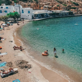 Ποιο ελληνικό νησί είναι top γαστρονομικός προορισμός: Έχει ξετρελάνει National Geographic & Conde Nast Traveler - Ρεβιθάδα, σπιτική ξινομυζήθρα, μελόπιτες και ο... Τσελεμεντές