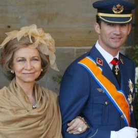 Royal πορτραίτο: Η Βασιλισσα Σοφία με τον νεαρό τότε πρίγκιπα Φελίπε - Στο γάμο της Βασίλισσας Μάξιμα της Ολλανδίας