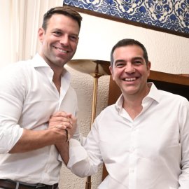 Τσίπρας – Κασσελάκης μαζί: Χαρές και «συμφιλίωση» στην παρουσίαση του ευρωψηφοδελτίου του ΣΥΡΙΖΑ