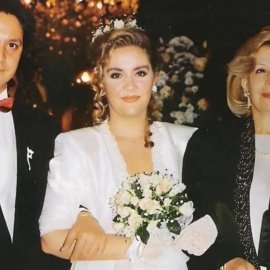 Vintage pic: Στον γάμο της πρωταγωνίστριας του "Ρετιρέ", Έλντας Πανοπούλου - Αγκαζέ με την Κατερίνα Γιουλάκη & κουμπάρα τη Ρένα Βλαχοπούλου