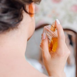 Αυτά είναι τα 5 tips για να διαρκεί το άρωμα σας περισσότερο – Έτσι θα μυρίζετε υπέροχα όλη την μέρα (φωτό)