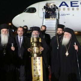 Άγιο Φως: Με αεροσκάφη της Aegean & Olympic Air θα μεταφερθεί σε όλη την Ελλάδα - Θα έρθει με κυβερνητικό αεροσκάφος (βίντεο)