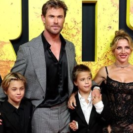 Chris Hemsworth-Elsa Pataky: Σύσσωμη η οικογένεια στο κόκκινο χαλί- Αγκαλιά με τα δίδυμα αγοράκια του βάζουν τέλος στις φήμες χωρισμού (φωτό)