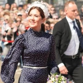 Βασίλισσας Mary της Δανίας: Απογείωσε το πουά φόρεμα της με το πιο περίτεχνο headpiece που την έχουμε δει ποτέ (φωτό-βίντεο)