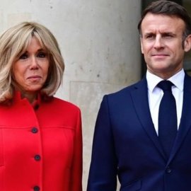 Brigitte Macron: Φωτιά στα κόκκινα πλάι στον σύζυγο της, Emanuelle - Εκπληκτικό σακάκι & midi φούστα για την 71χρονη Γαλλίδα